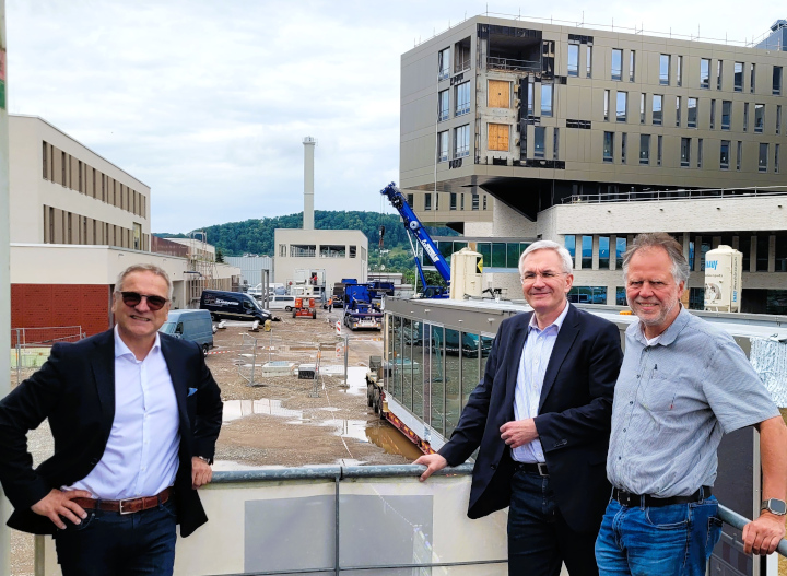 Symbol für ganzheitliche Versorgung: Neue Brücke verbindet Dreiland-Klinikum und Zentrum für Seelische Gesundheit 1