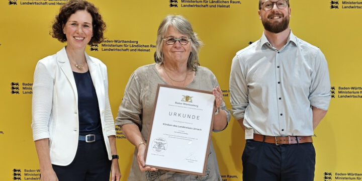 Urkundenübergabe zur erfolgreichen Teilnahme am Projekt „VwV Kantine in Kliniken“ (© MLR)