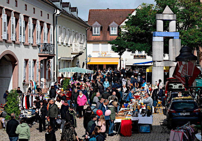 Flohmarkt "Kunst, Kultur und Krempel" mit verkaufsoffenen Sonntag (© Volker Münch, MPS Medien)