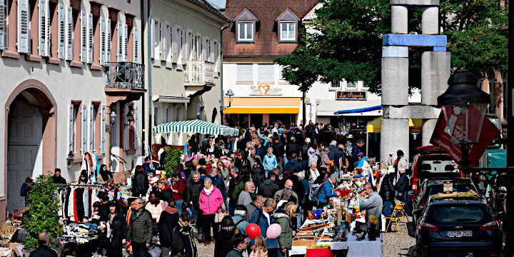 Flohmarkt "Kunst, Kultur und Krempel" mit verkaufsoffenen Sonntag (© Volker Münch, MPS Medien)
