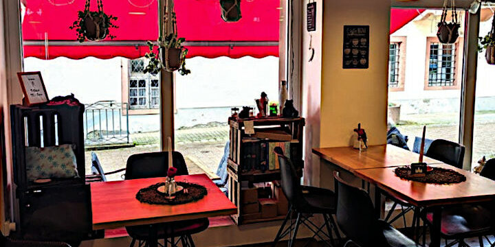Innenansicht des Cafés und Bistrots  „Miss Gugelhupf“ in Kandern – © Wohin (Dorothee Philipp)